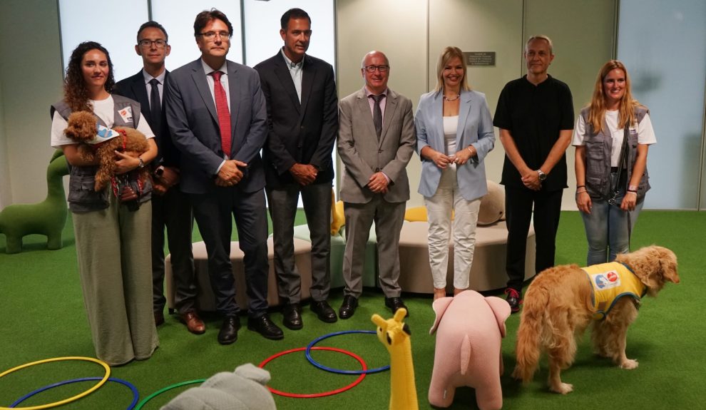 Presentación del proyecto de terapia con perros | Foto: Gobierno de Canarias