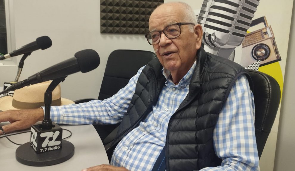 Luis Hernández en los estudios de El Espejo Canario