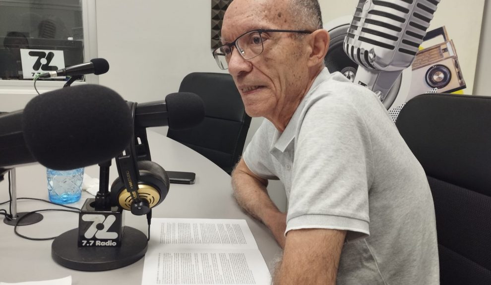 Roque Calero en los estudios de El Espejo Canario