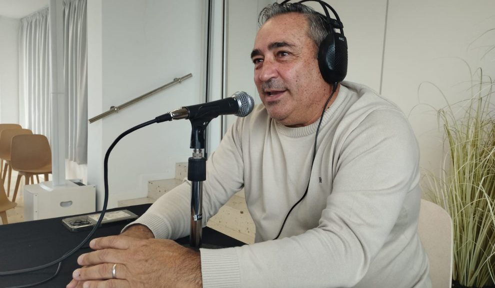 Ángel Vázquez en el set de El Espejo Canario en los Centros de Arte, Cultura y Turismo de Lanzarote