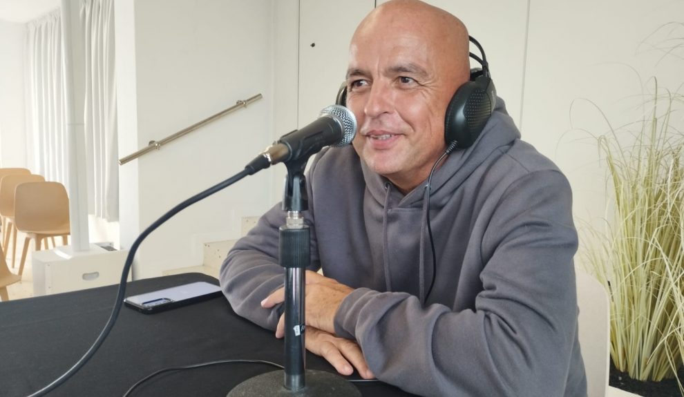 Román Méndez en el set de El Espejo Canario en los Centros de Arte, Cultura y Turismo de Lanzarote