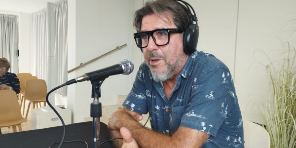 César Matallana Manrique en el set de El Espejo Canario en los Centros de Arte, Cultura y Turismo de Lanzarote