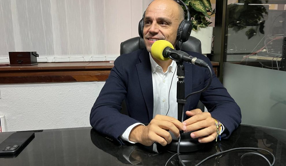 Alfonso Cabello en los estudios de El Espejo Canario