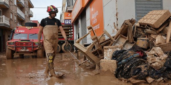 Tareas de limpieza en Valencia | Foto: Ministerio de Defensa