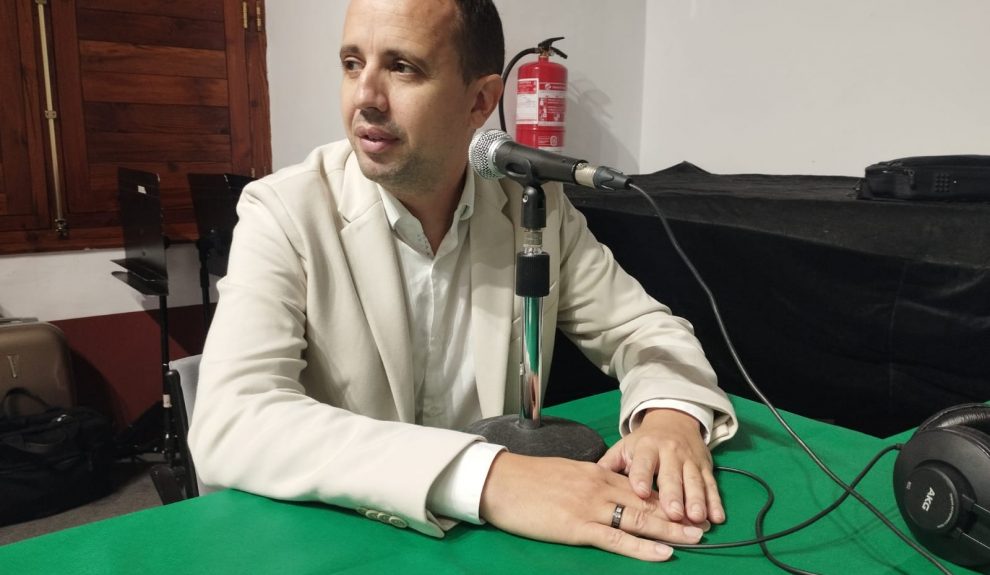 Iván Pérez en el set de El Espejo Canario en ex convento de Santo Domingo de La Laguna