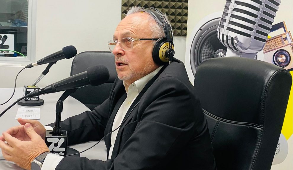 José Cristóbal García en los estudios de El Espejo Canario