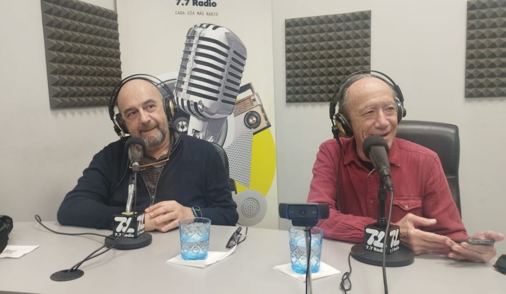 Francisco Santana y Gregorio Figueras en los estudios de El Espejo Canario