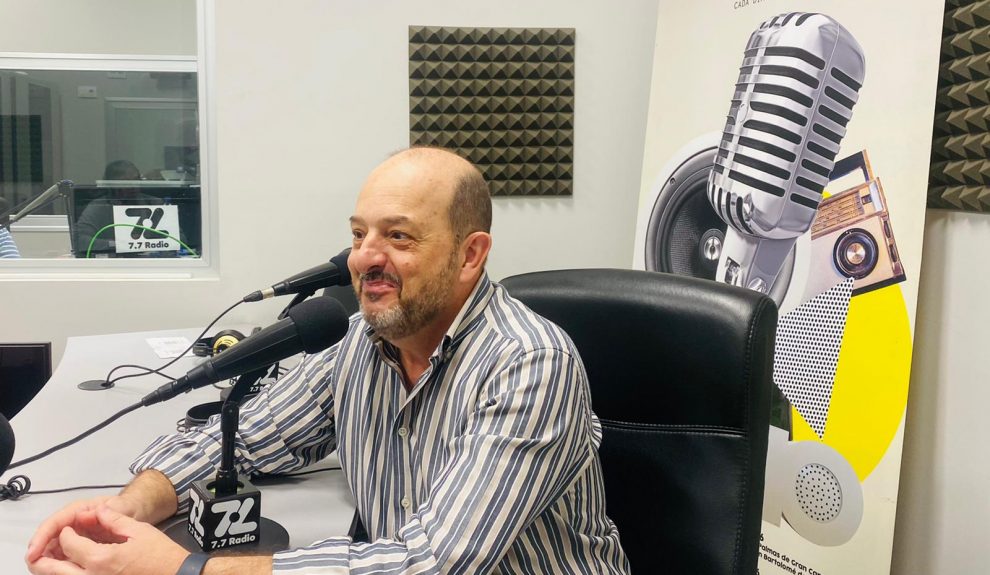 Juan José Cardona en los estudios de El Espejo Canario